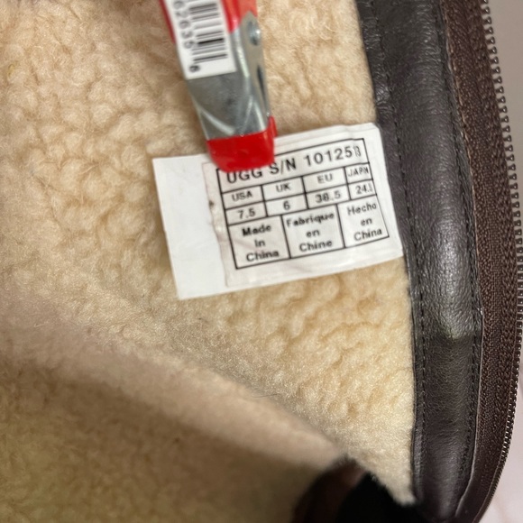 UGG AUSTRALIA LEATHER BOOTS - Picture 7 of 13